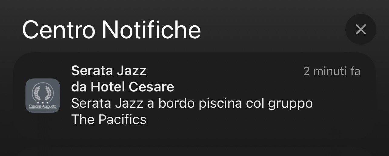 La notifica dell’Hotel Cesare Augusto sulla schermata di blocco di un iPhone