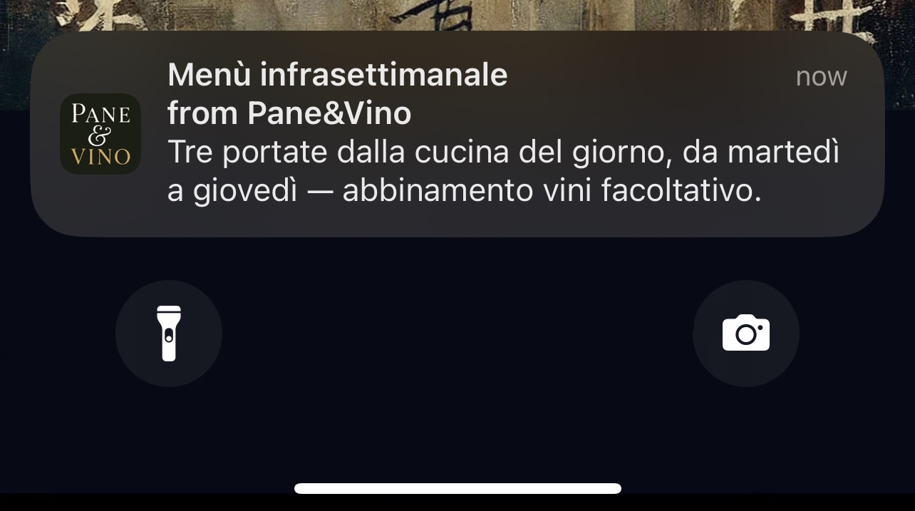 La notifica di Pane & Vino sulla schermata di blocco di un iPhone